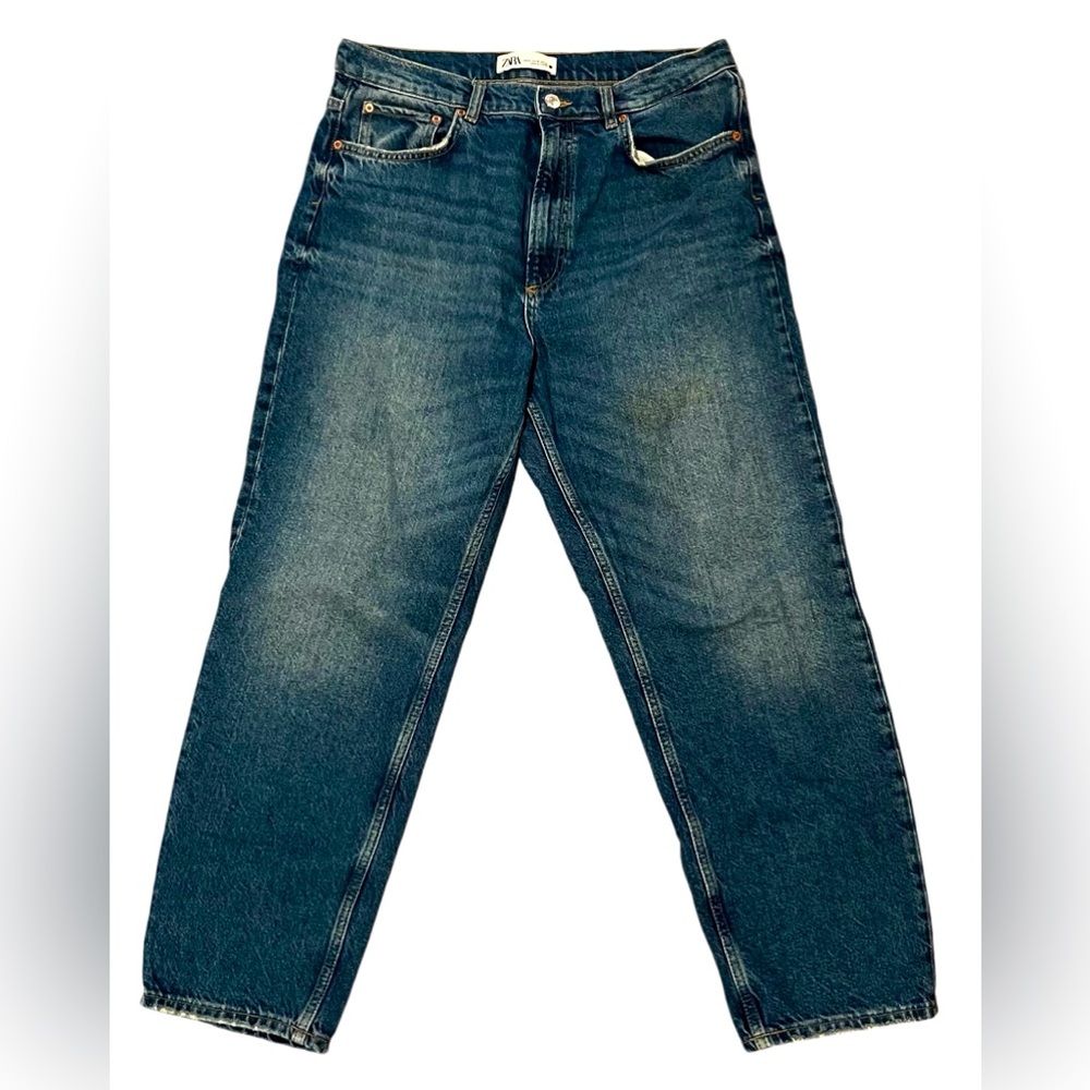 Women’s Zara Jeans. Straight leg fit. Size 10.